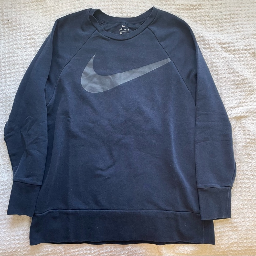 Women’s Nike Dri-fit crewneck size medium